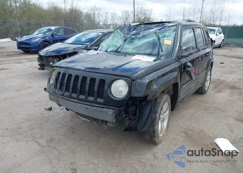 2013 Jeep Patriot Latitude z USA, uszkodzony, nr VIN 1C4NJRFBXDD177461